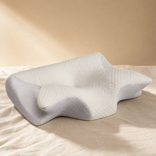 Oreiller cervical ergonomique Ovéa à mémoire de forme — homme allongé sur le côté, nuque alignée avec la colonne